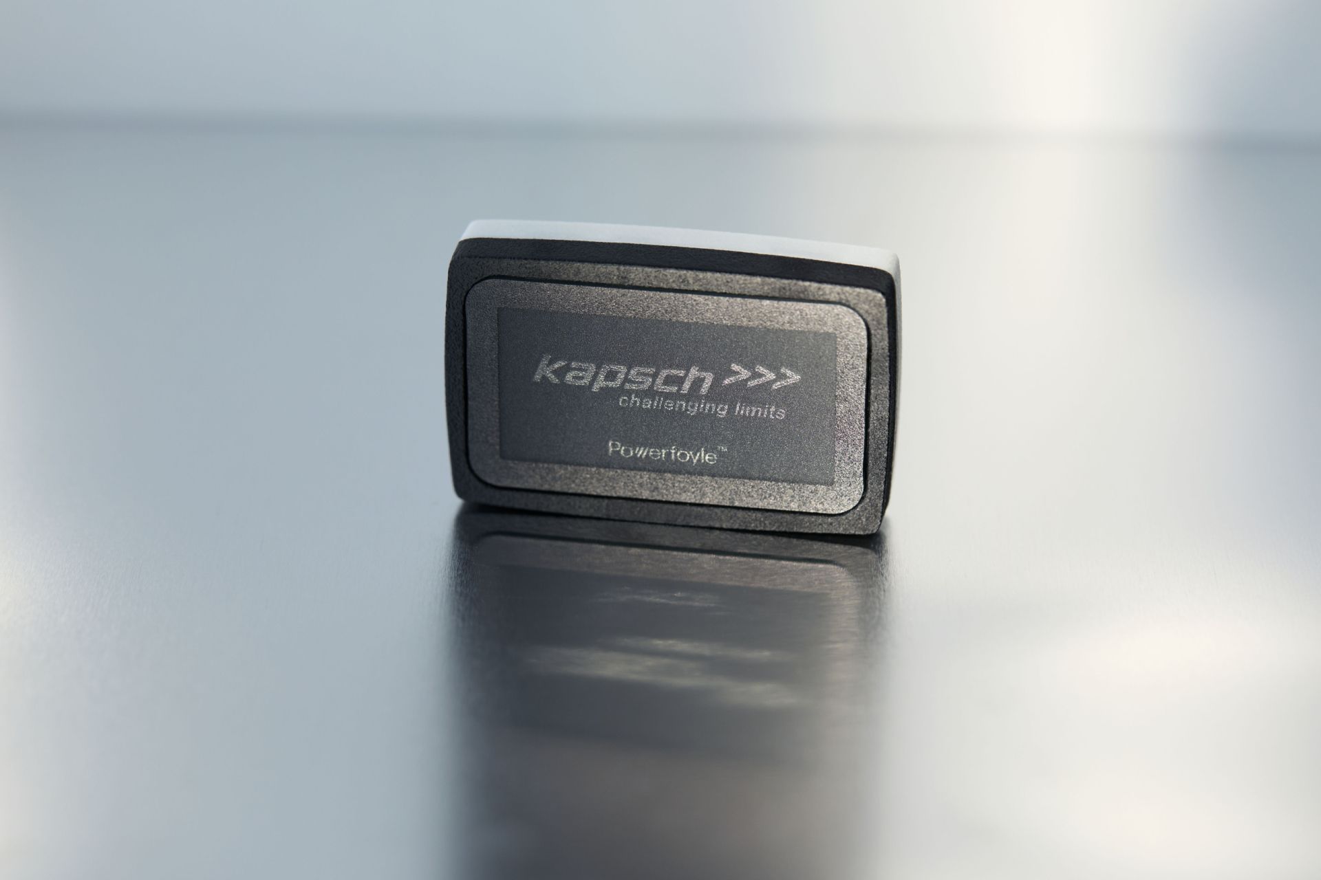 Kapsch TrafficCom presents the world's first light-powered transponder